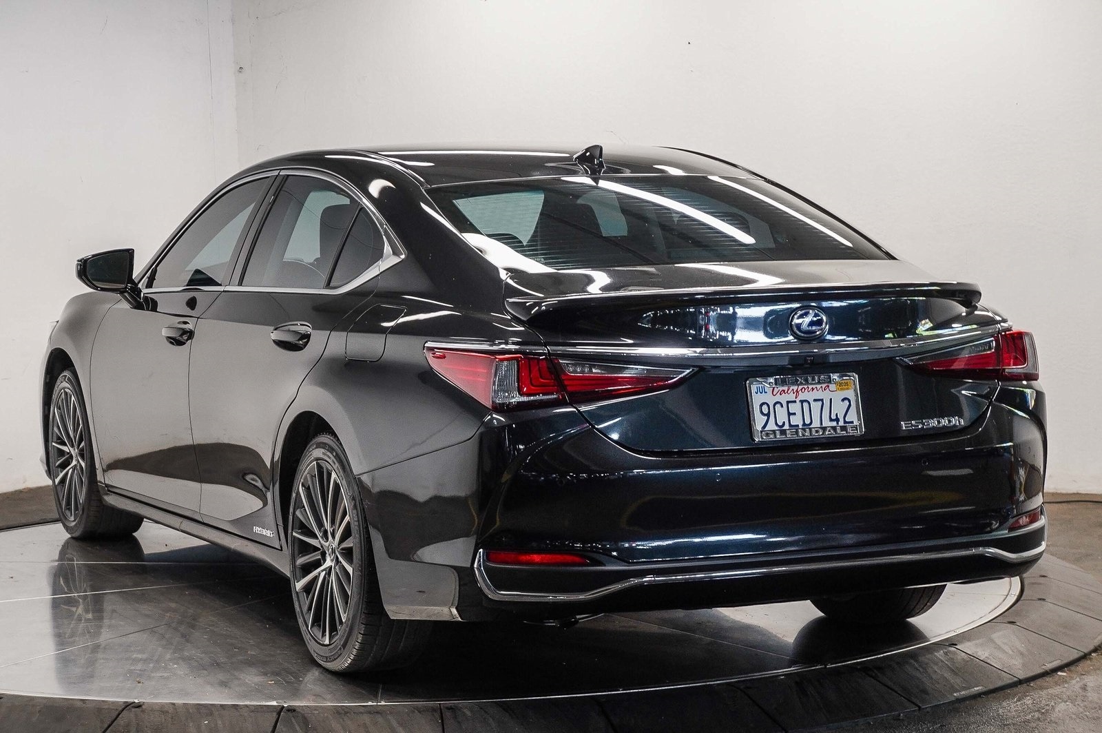 Thumbnail: 2022 Lexus ES - 6