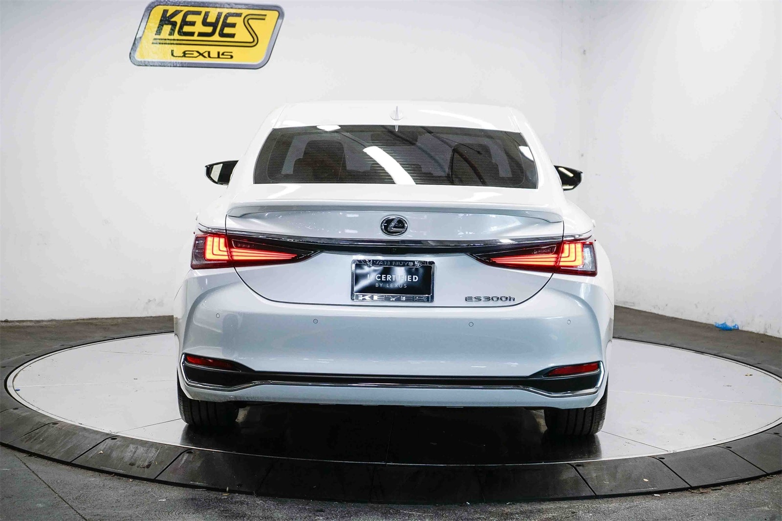 Thumbnail: 2023 Lexus ES - 2