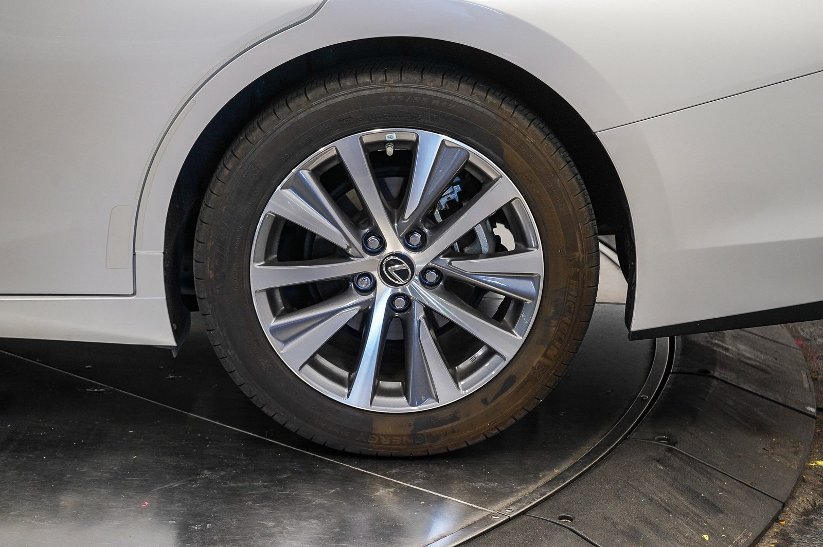 Thumbnail: 2021 Lexus ES - 10