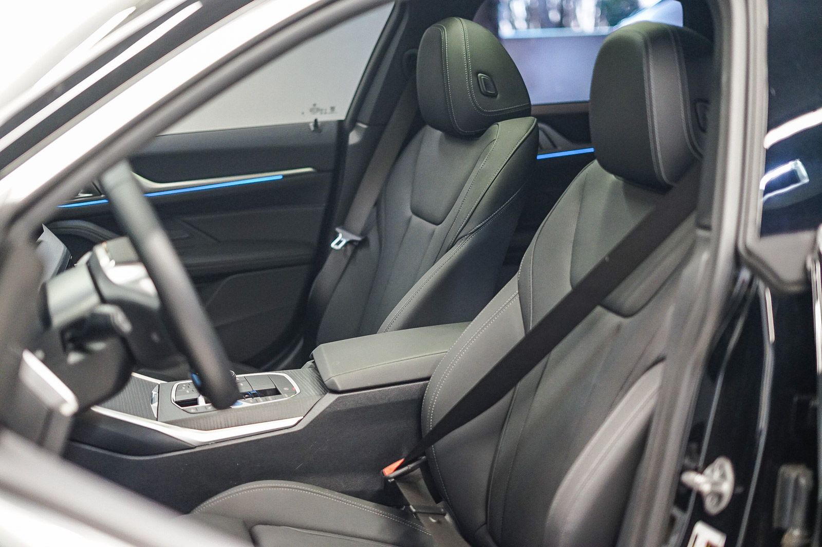 Thumbnail: 2025 BMW i4 - 18