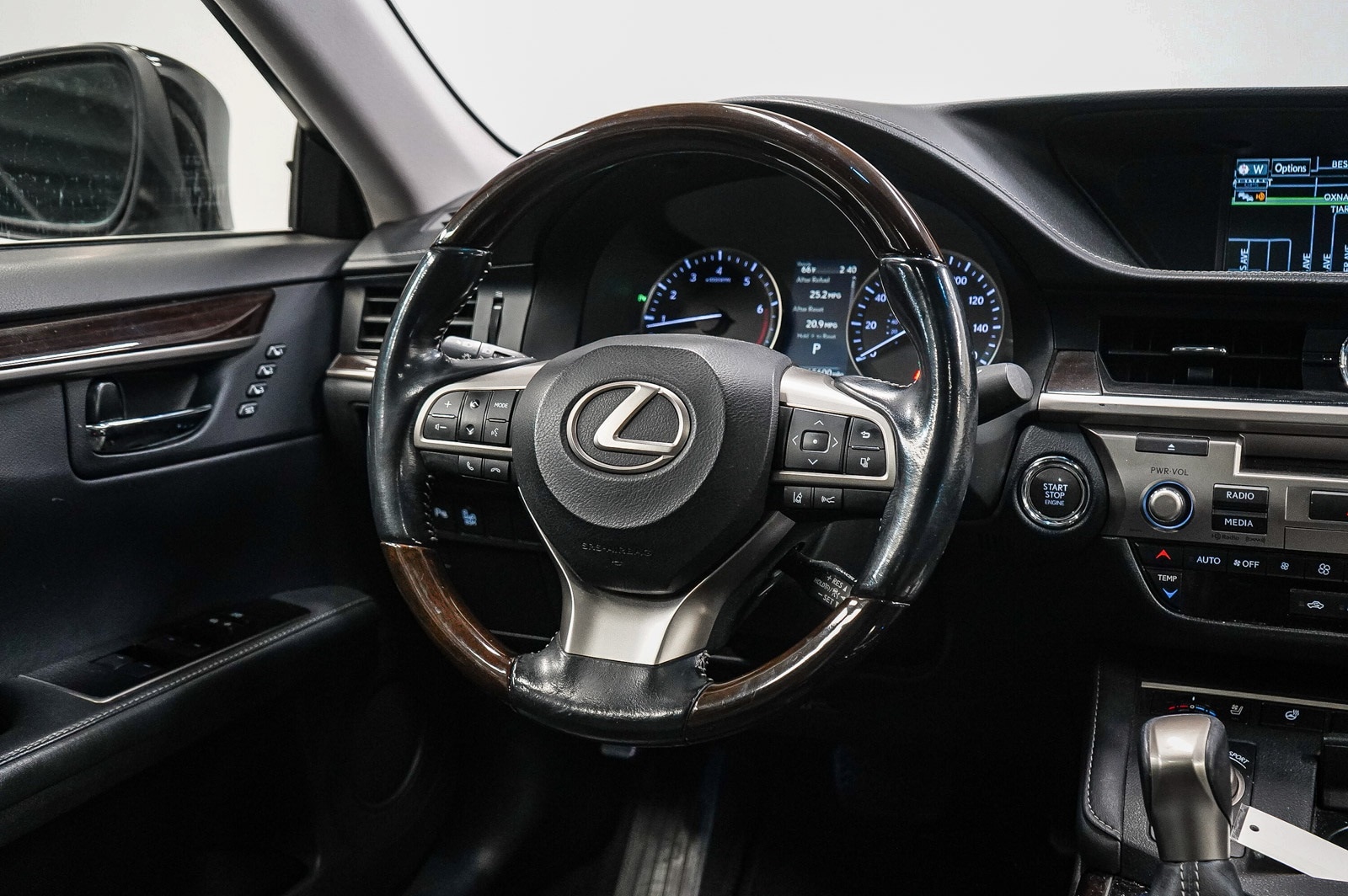 Thumbnail: 2016 Lexus ES - 15