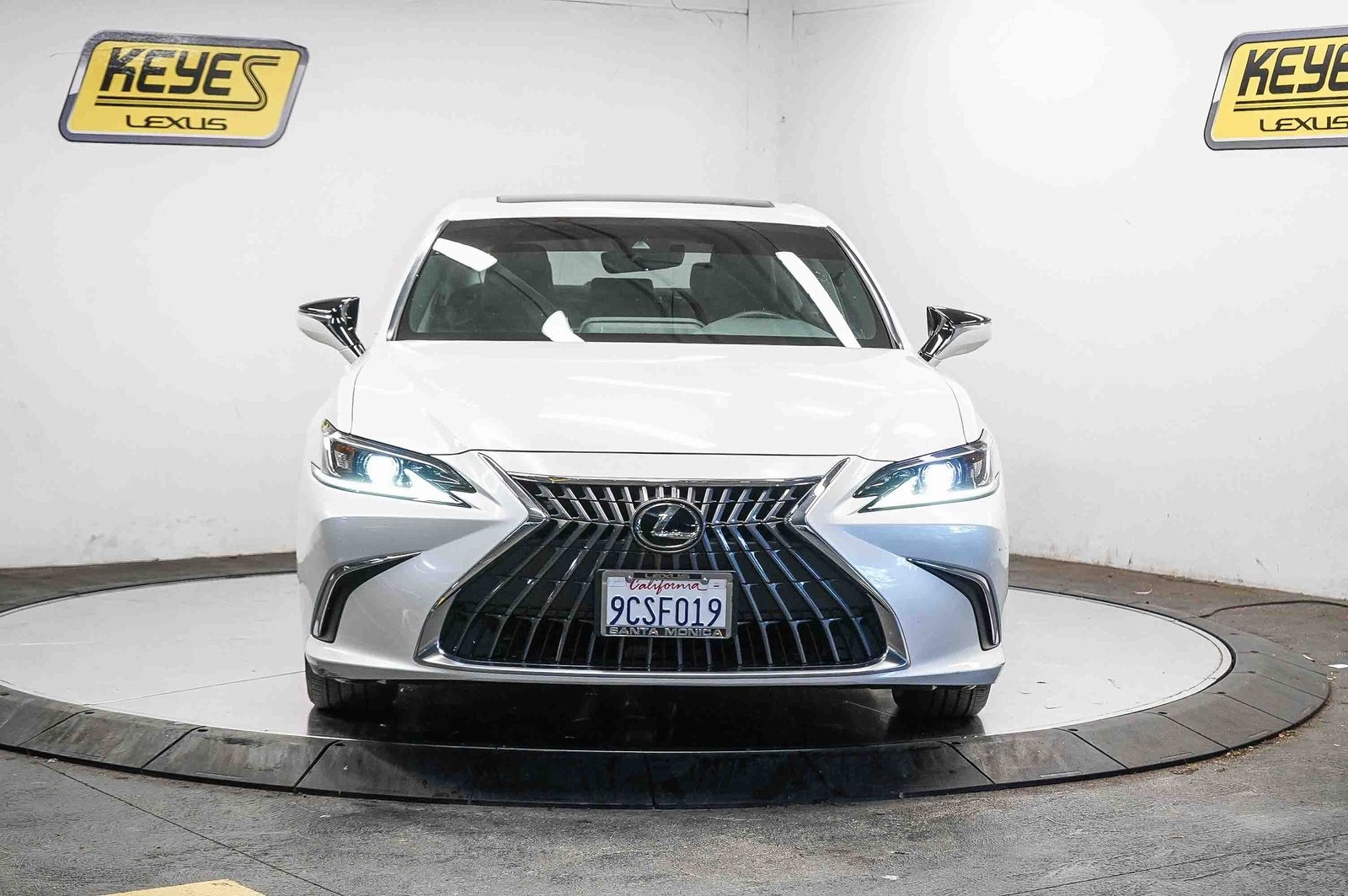 Thumbnail: 2022 Lexus ES - 6