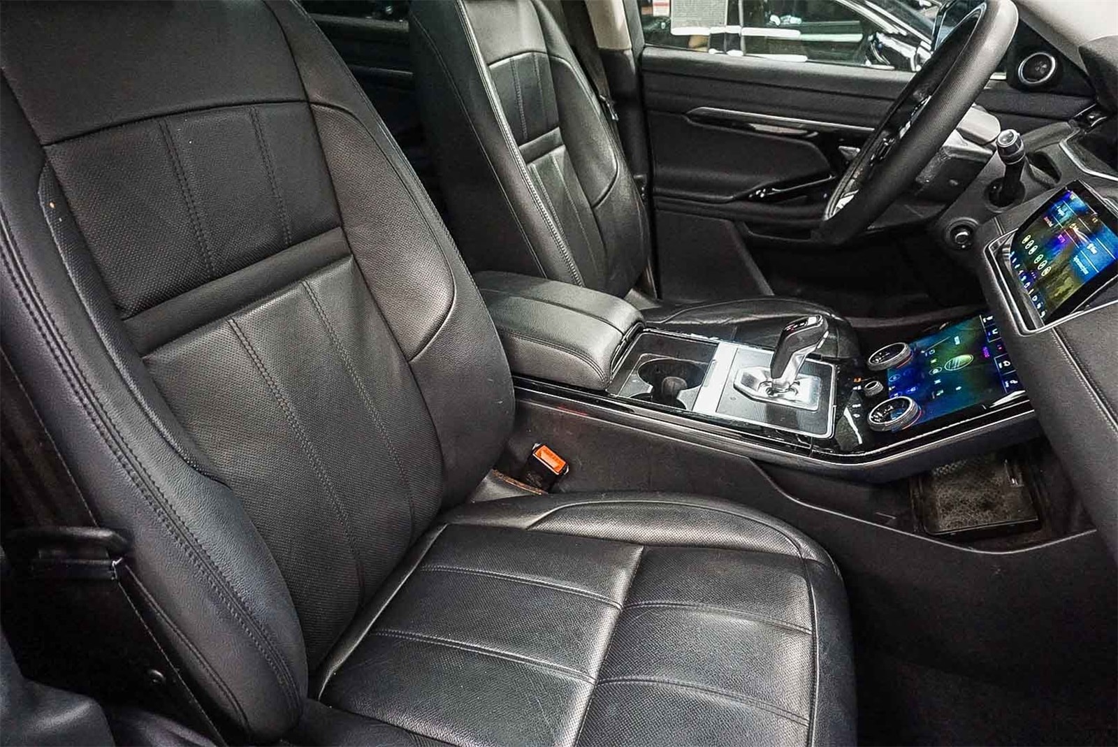 Thumbnail: 2020 Land Rover Range Rover Evoque - 18