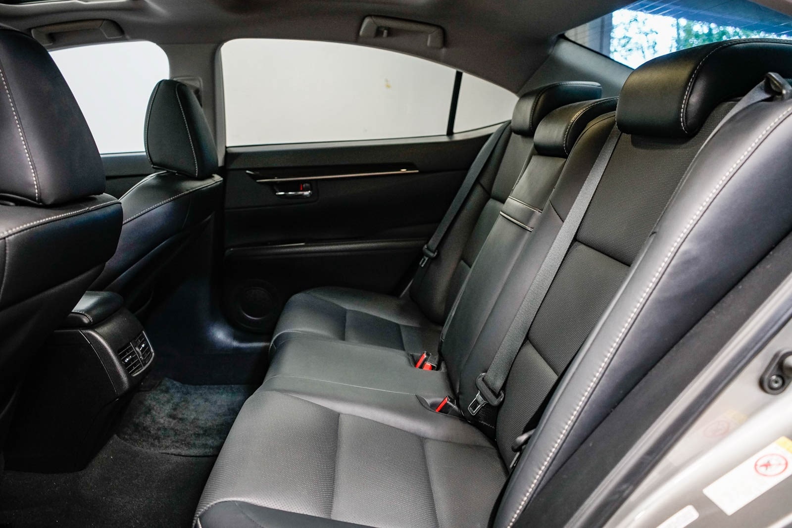 Thumbnail: 2018 Lexus ES - 18