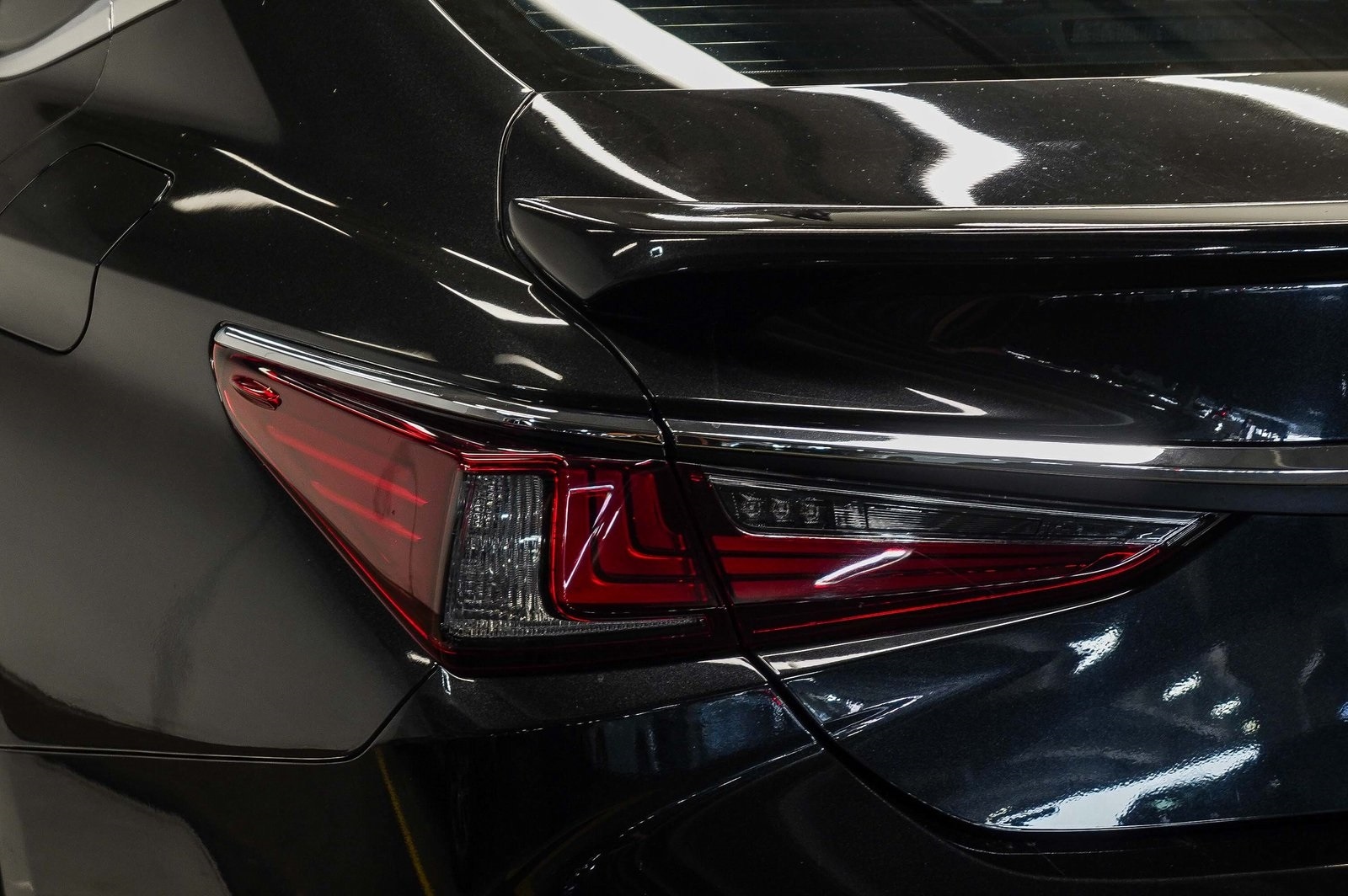 Thumbnail: 2022 Lexus ES - 7