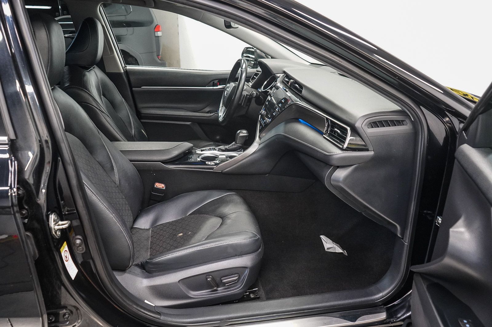 Thumbnail: 2019 Toyota Camry - 16