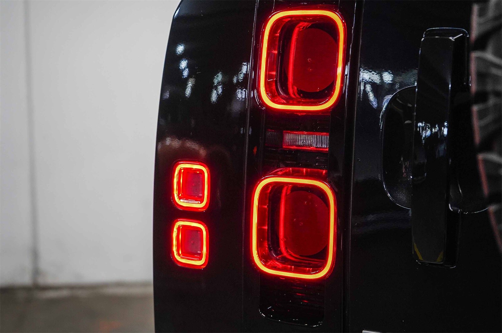 Thumbnail: 2023 Land Rover Defender - 10