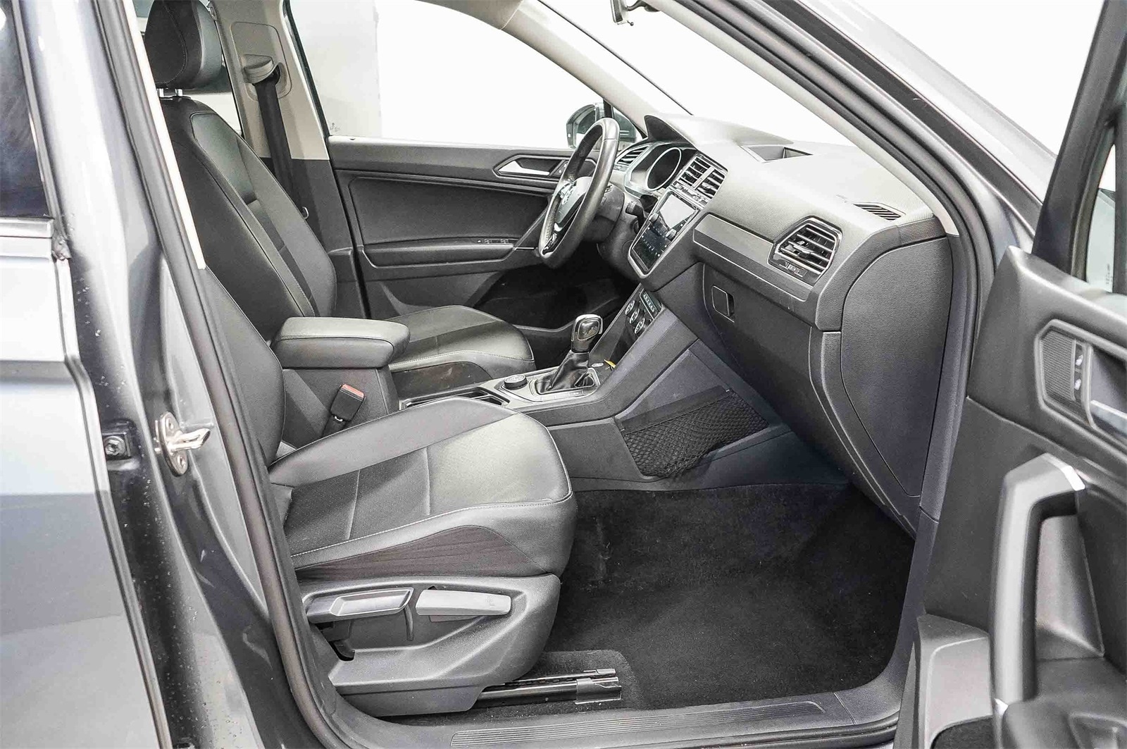 Thumbnail: 2020 Volkswagen Tiguan - 16