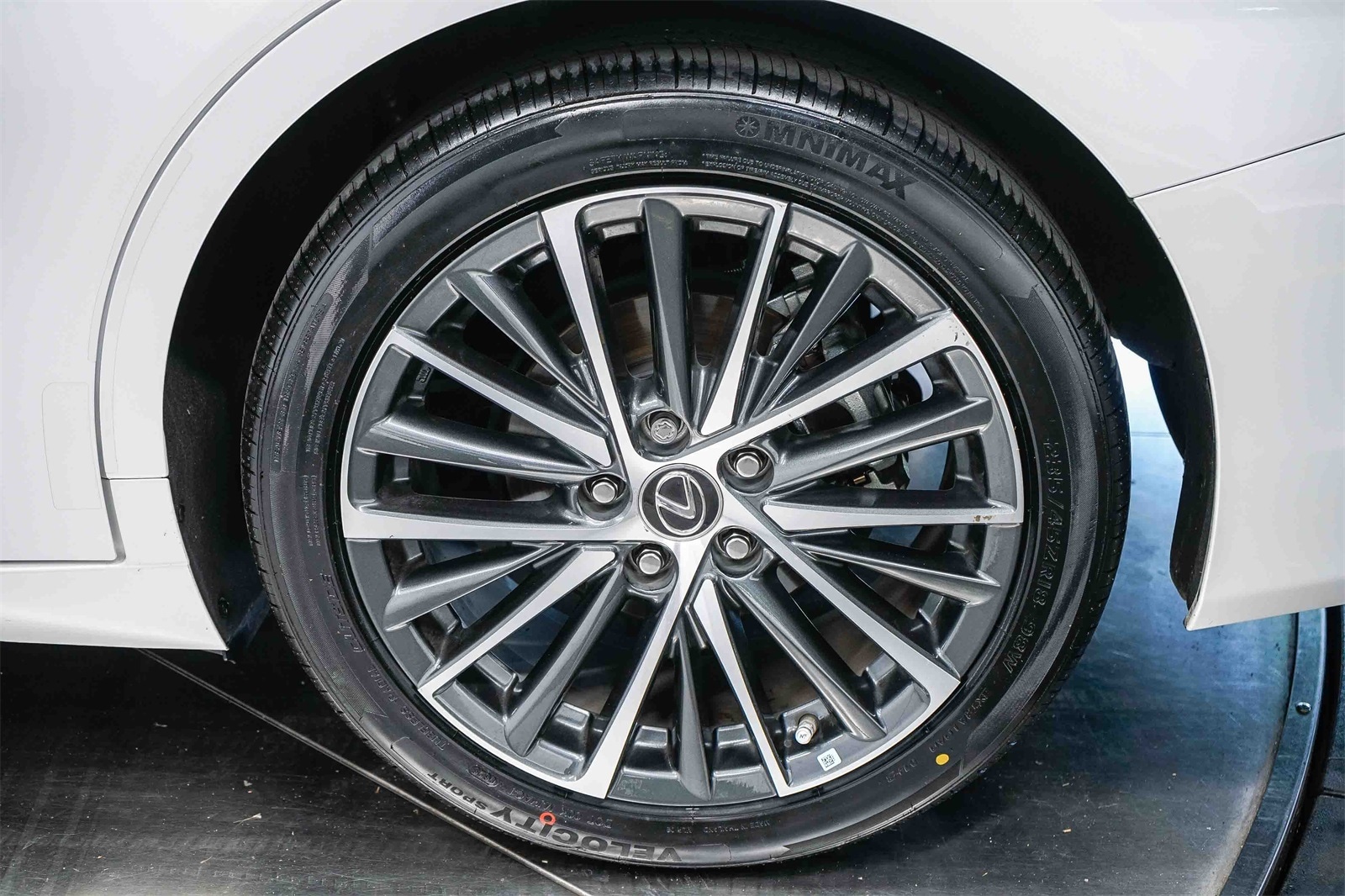 Thumbnail: 2023 Lexus ES - 9