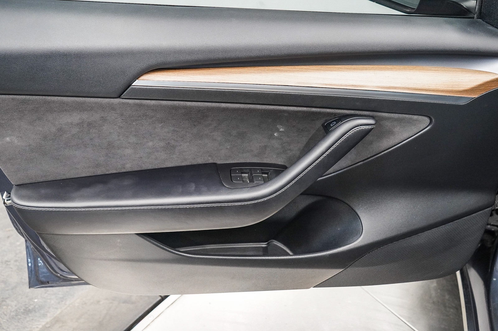 Thumbnail: 2023 Tesla Model 3 - 21