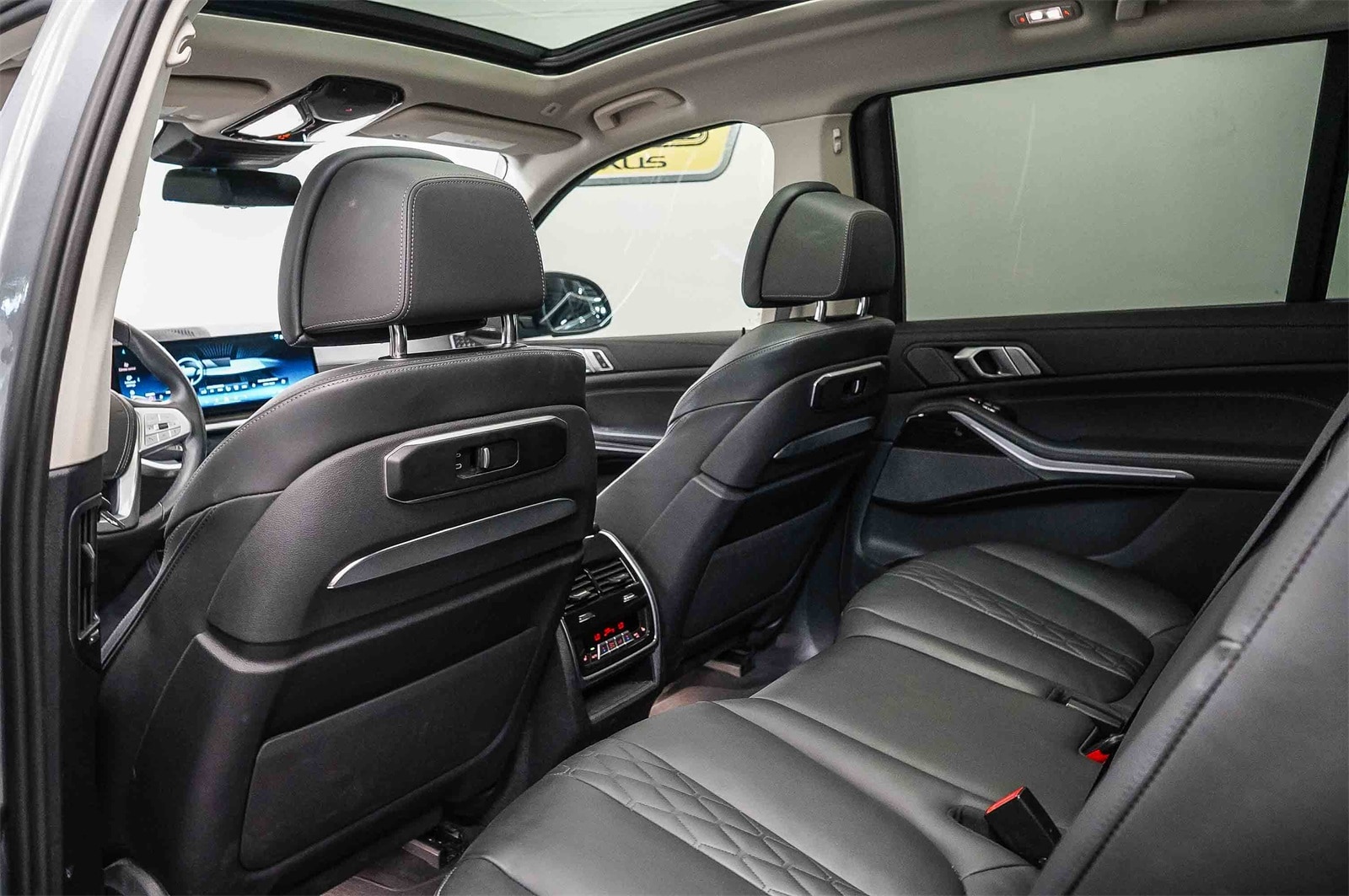 Thumbnail: 2024 BMW X7 - 19