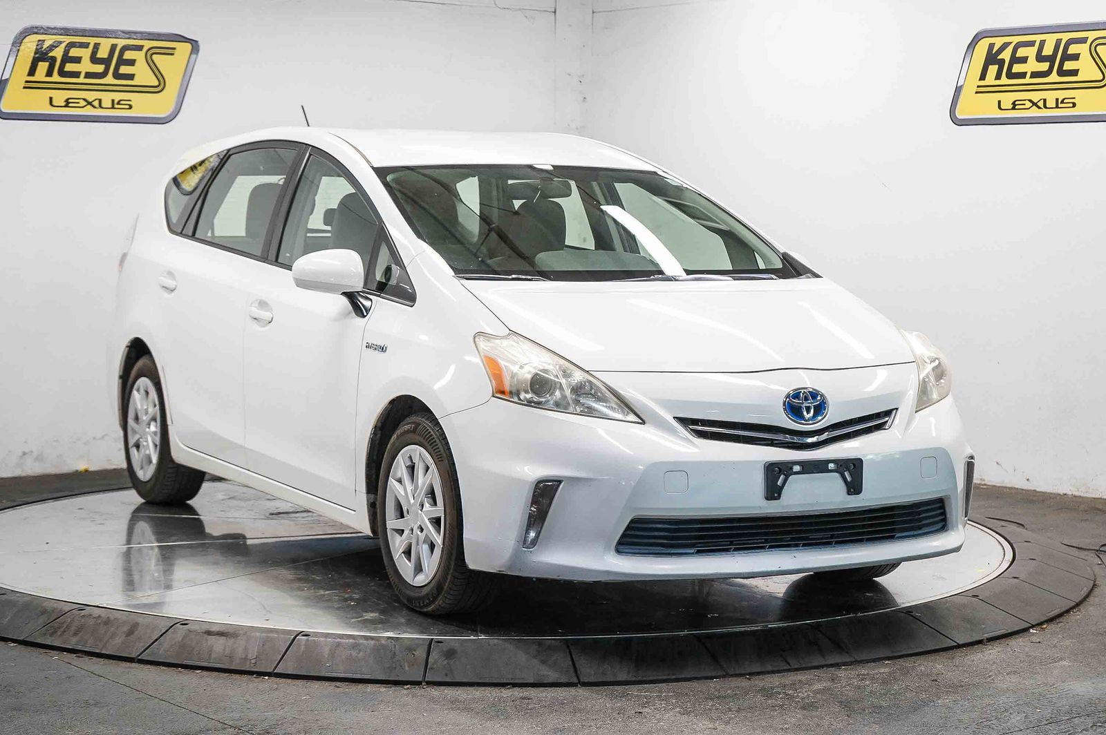 Thumbnail: 2012 Toyota Prius v - 5