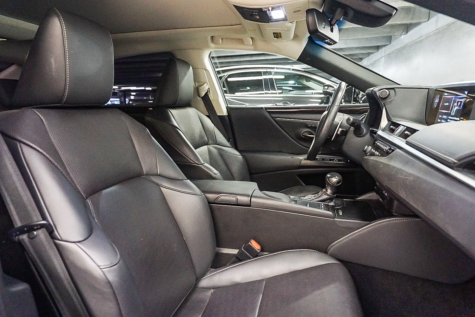 Thumbnail: 2020 Lexus ES - 17