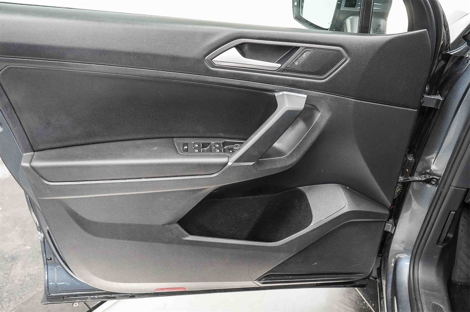 Thumbnail: 2020 Volkswagen Tiguan - 21