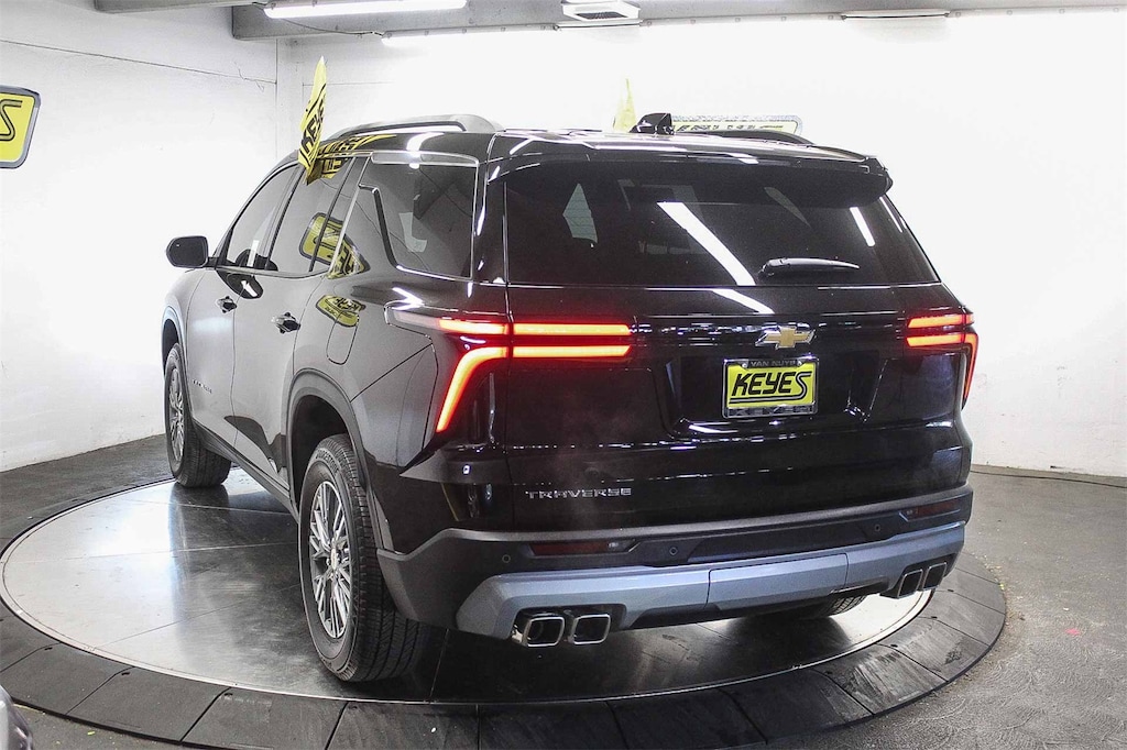 Used 2026 Chevrolet Traverse FWD LT SUV