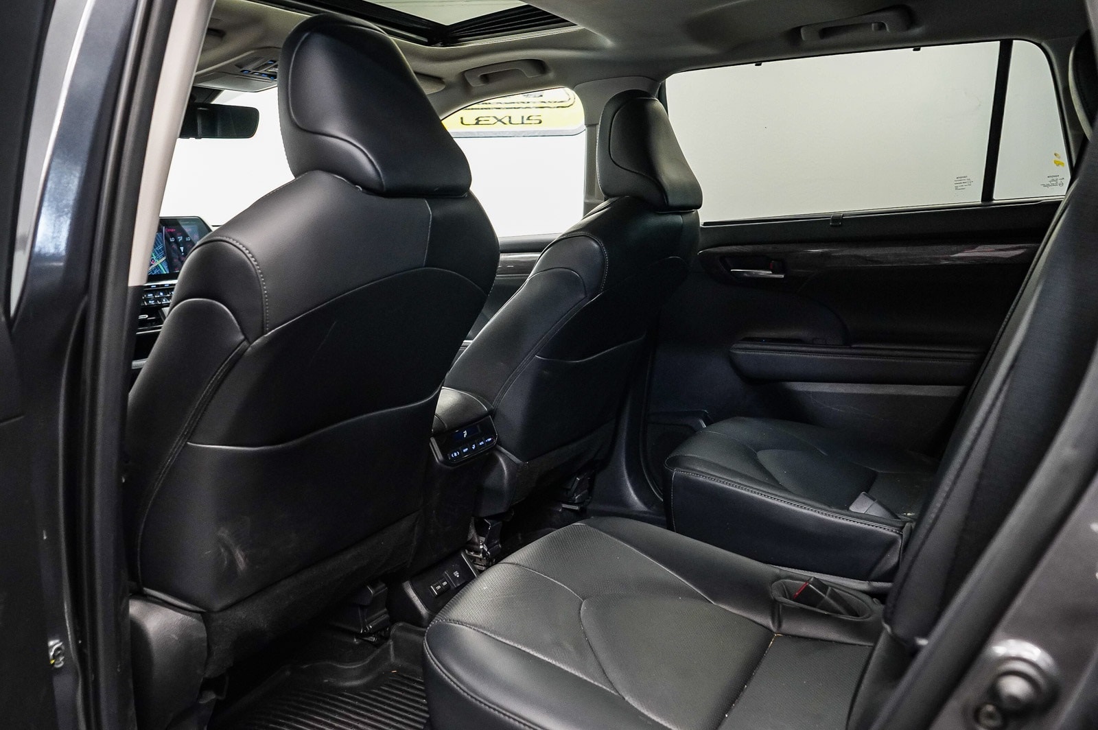 Thumbnail: 2022 Toyota Highlander - 19