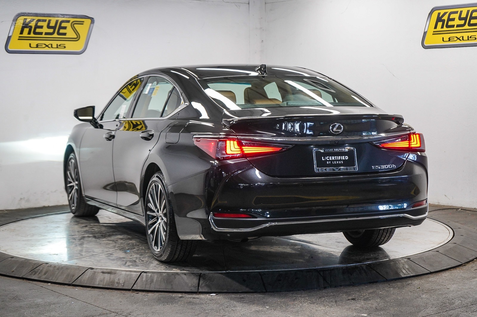 Thumbnail: 2025 Lexus ES - 2