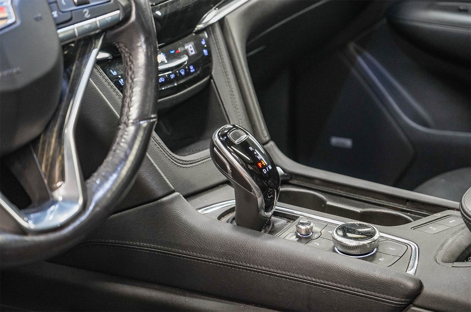 Thumbnail: 2020 Cadillac XT6 - 24