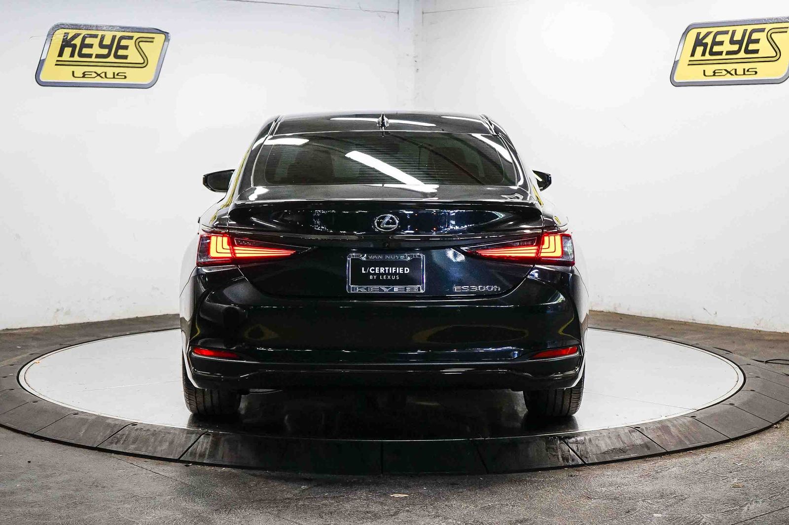 Thumbnail: 2025 Lexus ES - 2