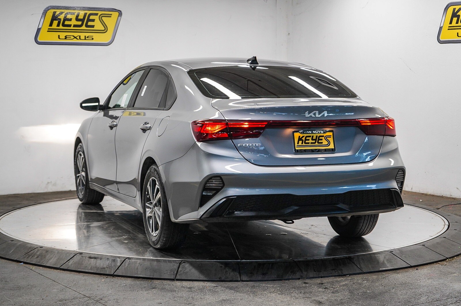 2024 Kia Forte LXS photo 2