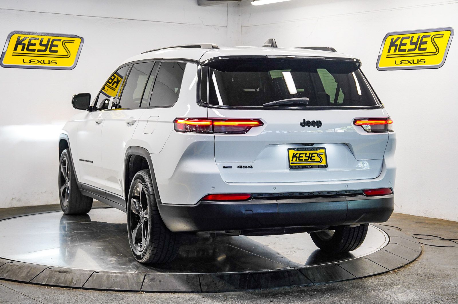 Thumbnail: 2021 Jeep Grand Cherokee L - 2