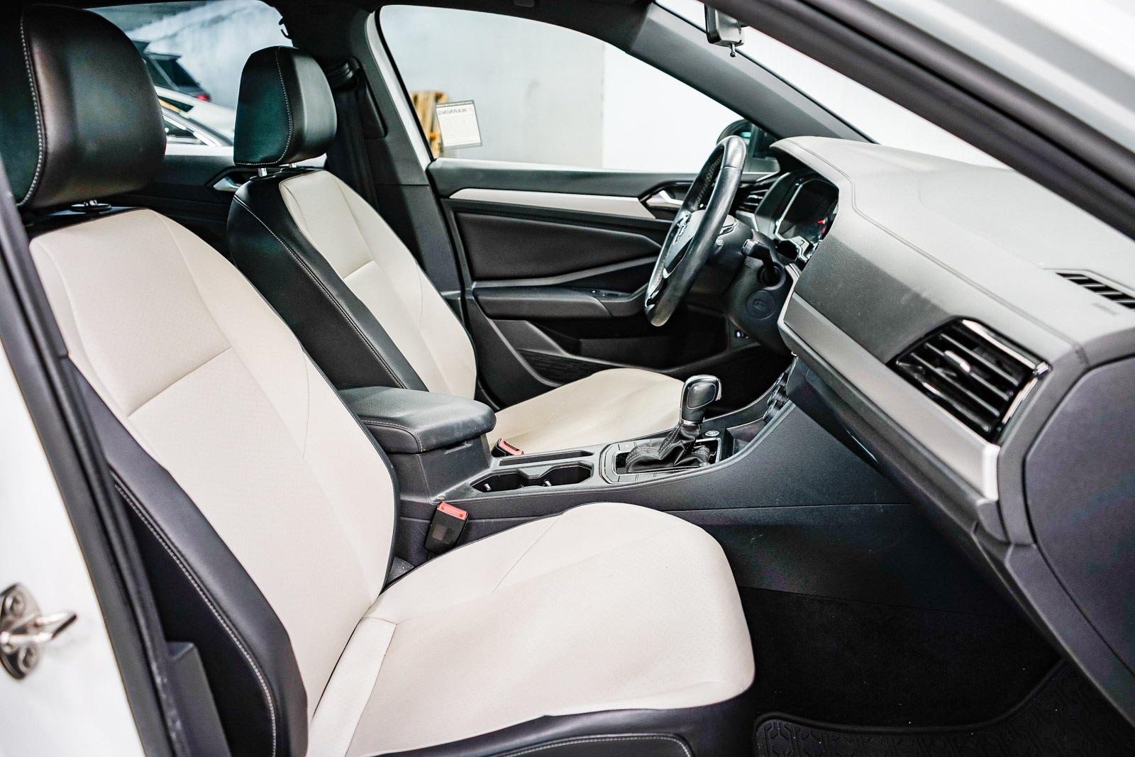 Thumbnail: 2019 Volkswagen Jetta - 16