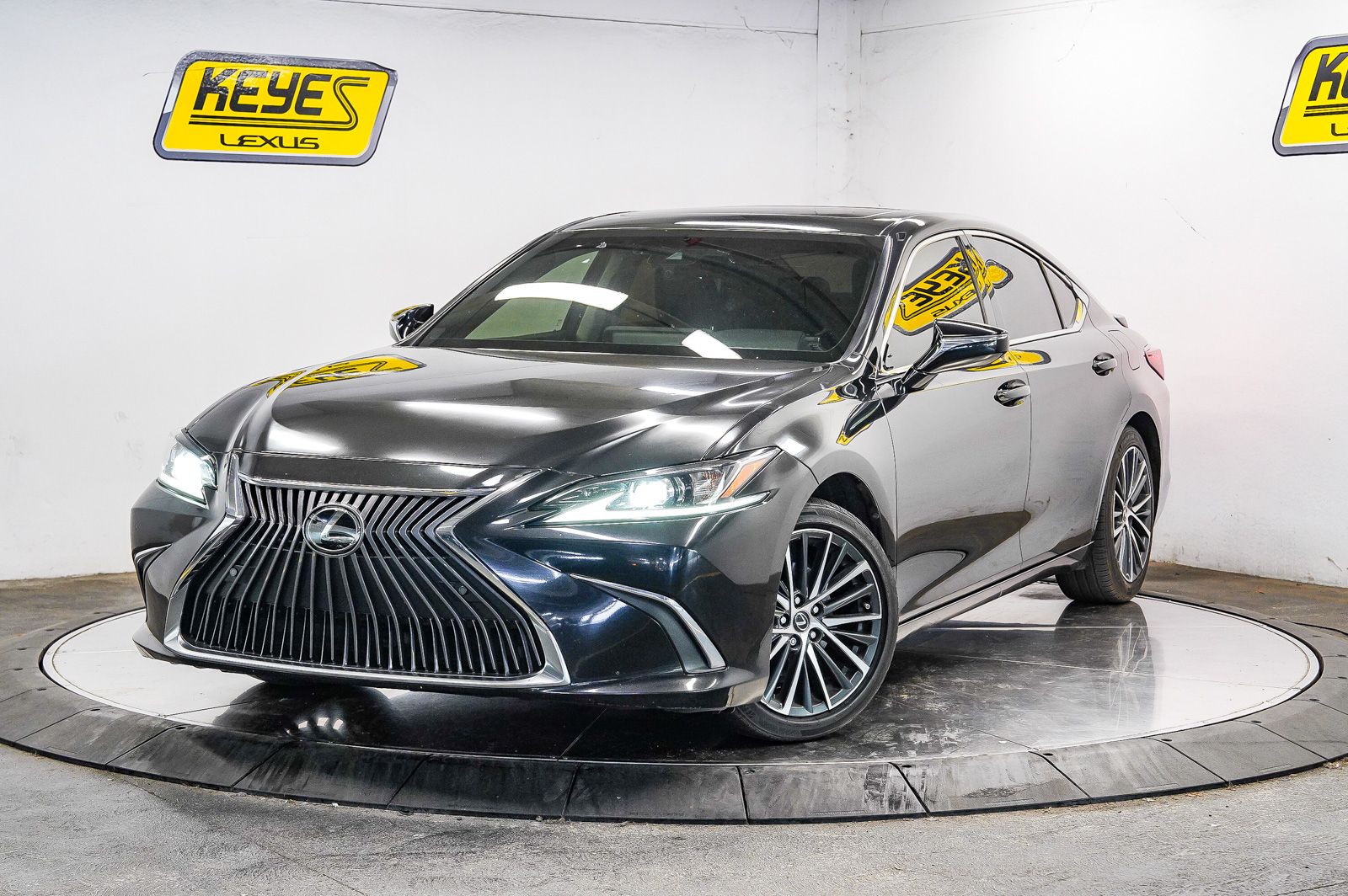 2023 Lexus ES Hybrid 300h -
                  Van Nuys, CA