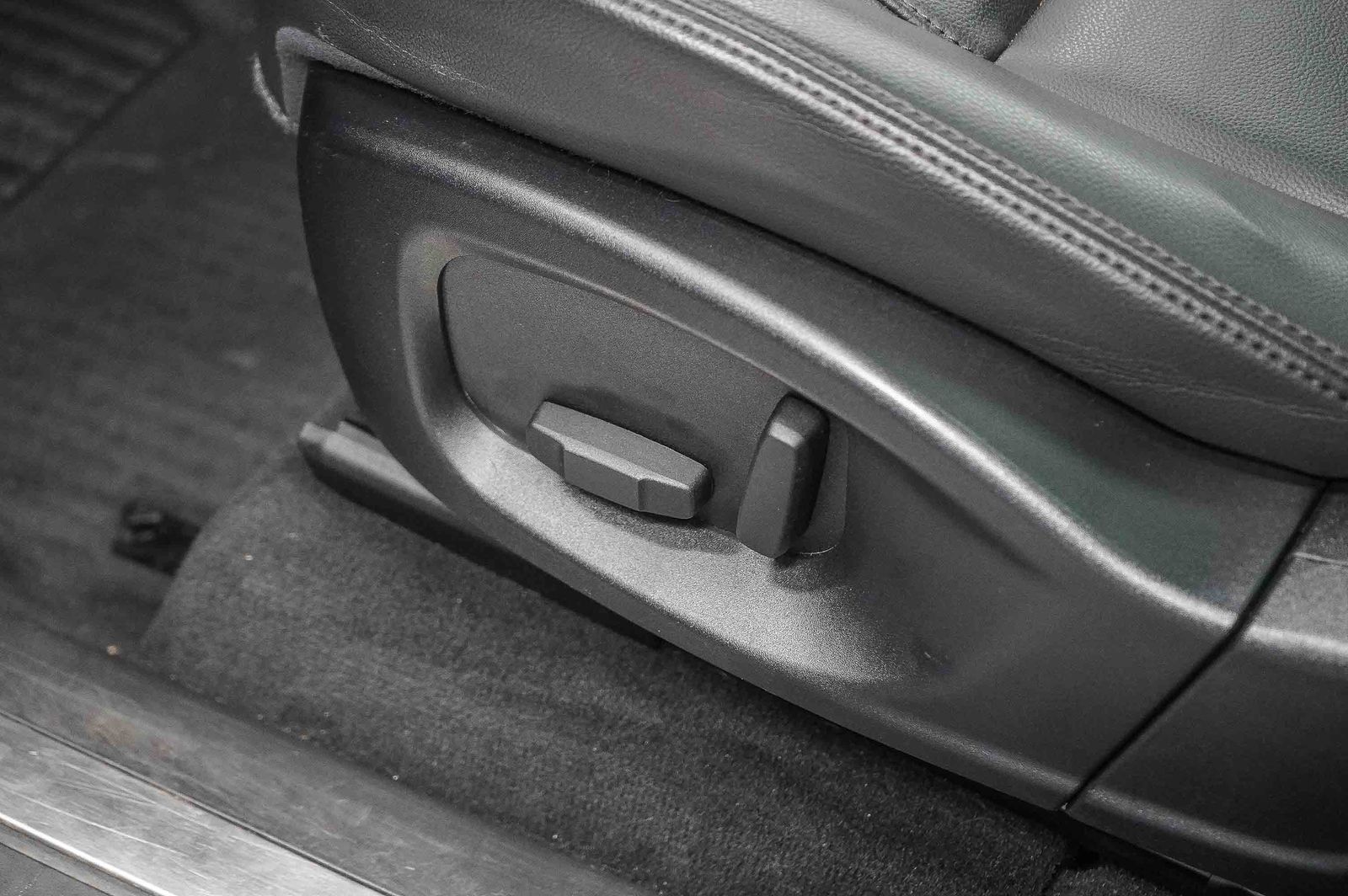 Thumbnail: 2017 Jaguar F-Pace - 23