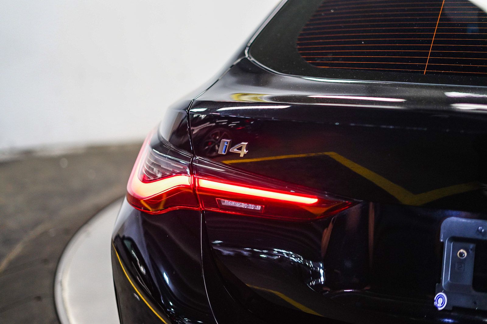 Thumbnail: 2025 BMW i4 - 9