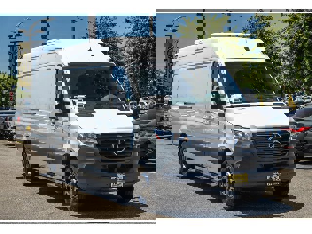 Thumbnail: 2023 Mercedes-Benz Sprinter - 3