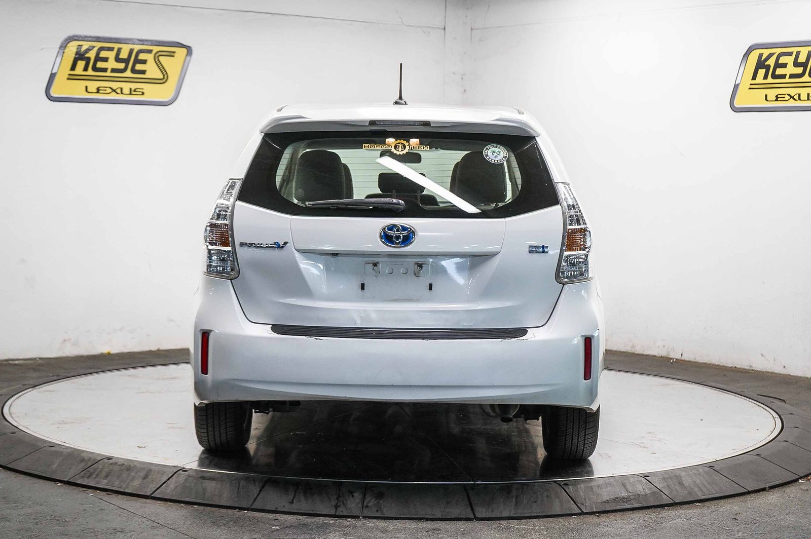 Thumbnail: 2012 Toyota Prius v - 3