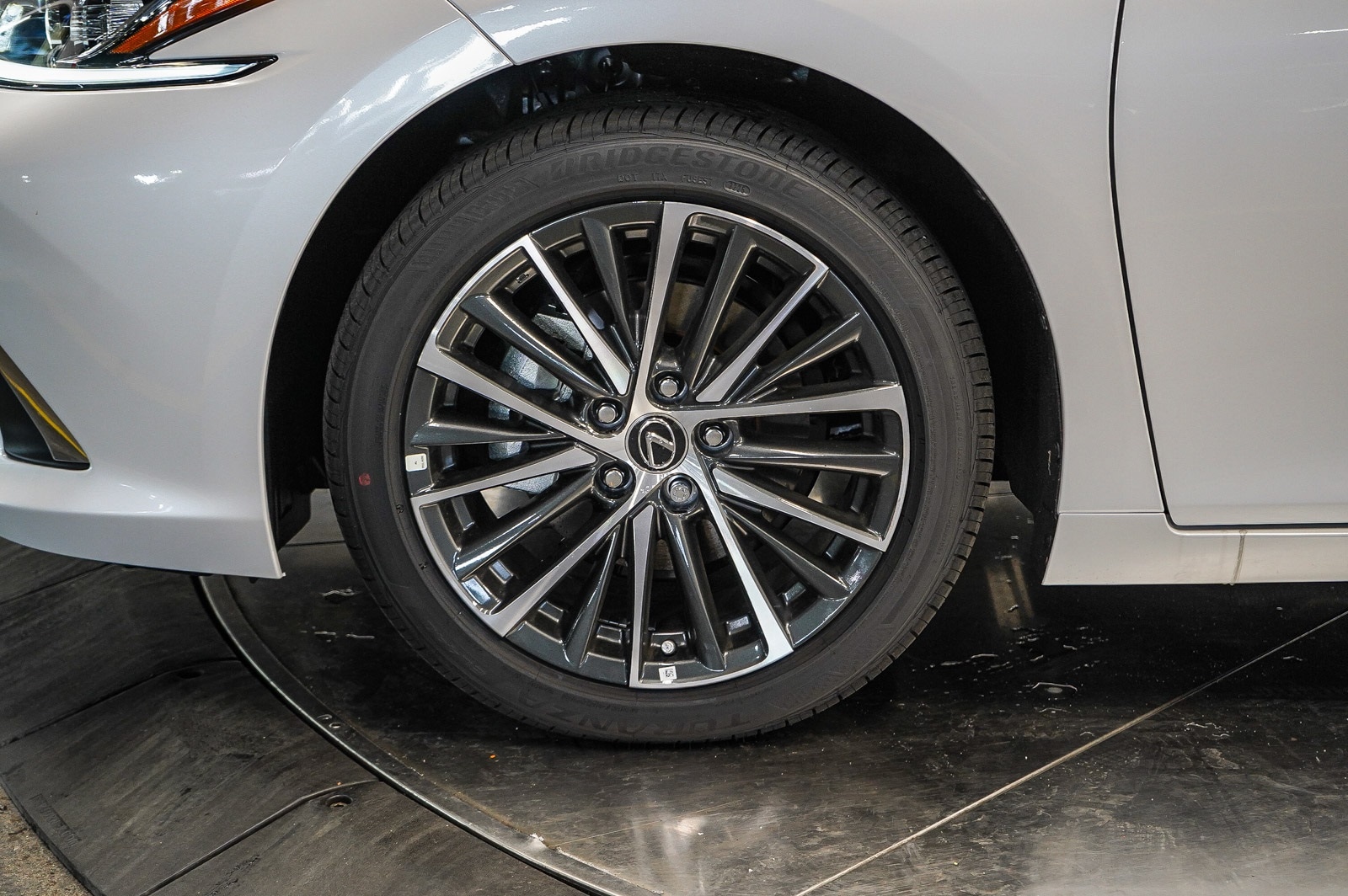 Thumbnail: 2025 Lexus ES - 9