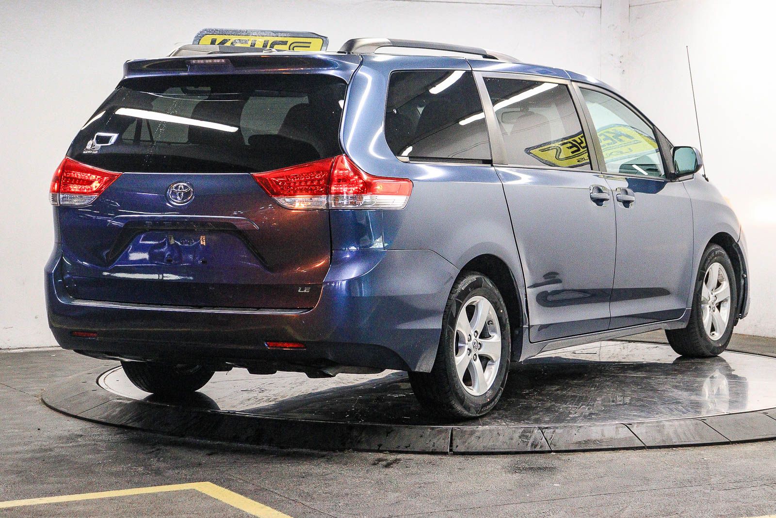 Thumbnail: 2014 Toyota Sienna - 4