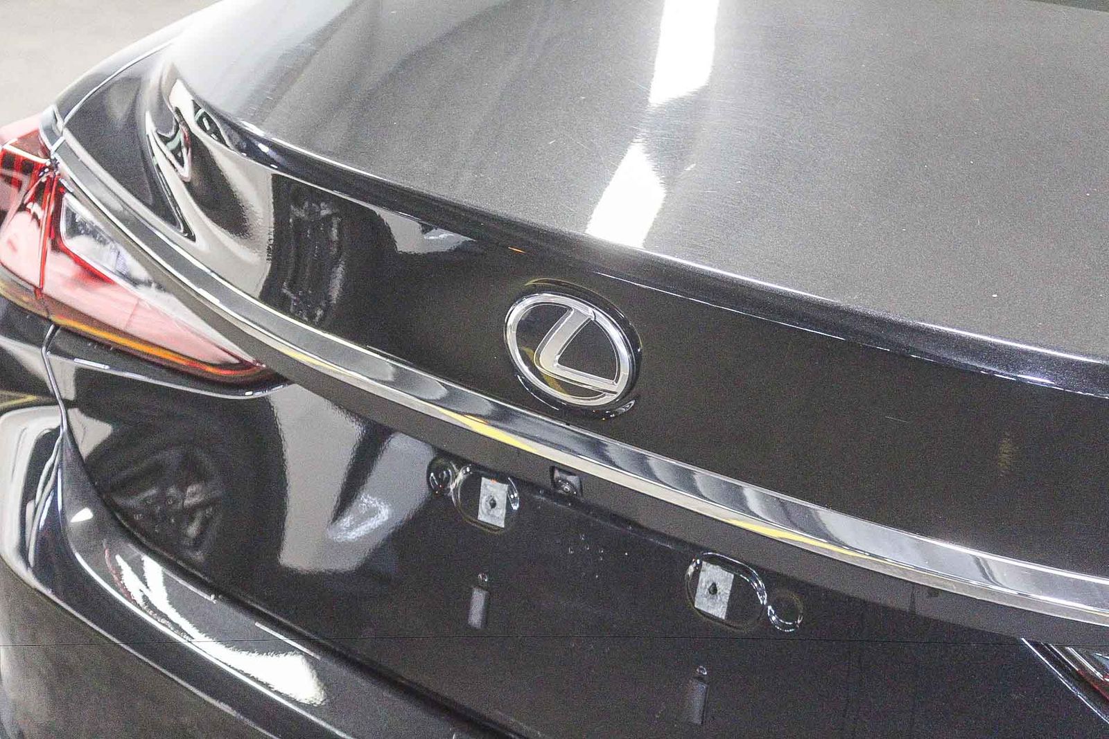 Thumbnail: 2025 Lexus ES - 10