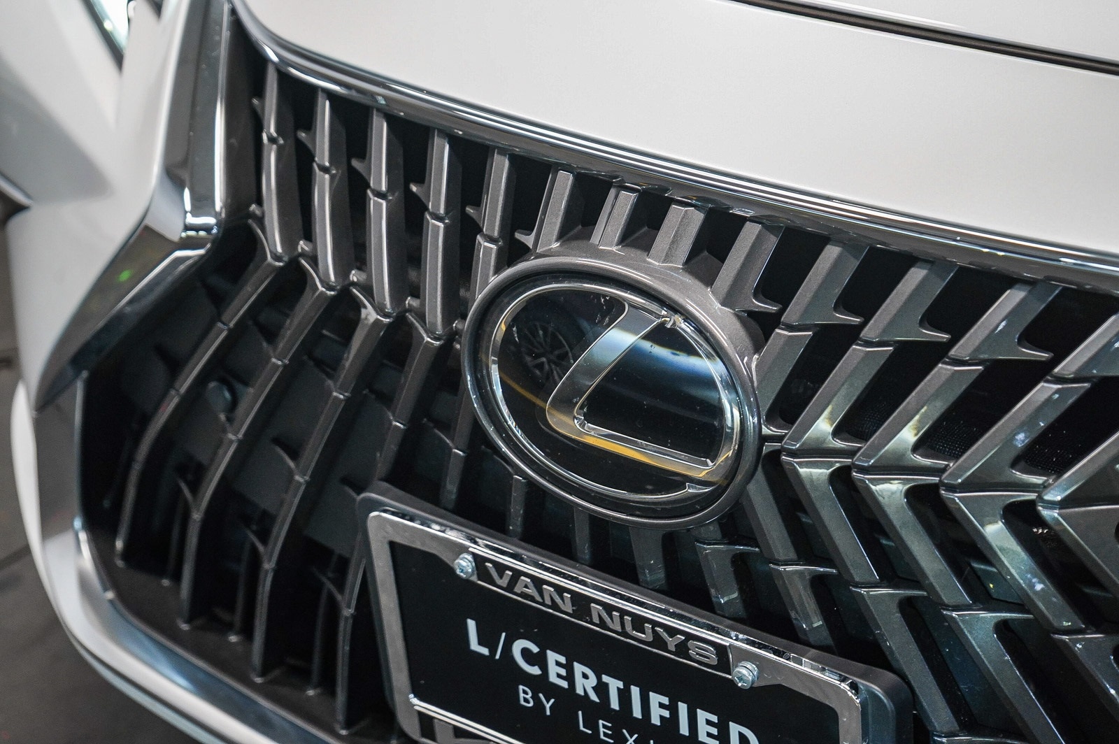 Thumbnail: 2025 Lexus ES - 8