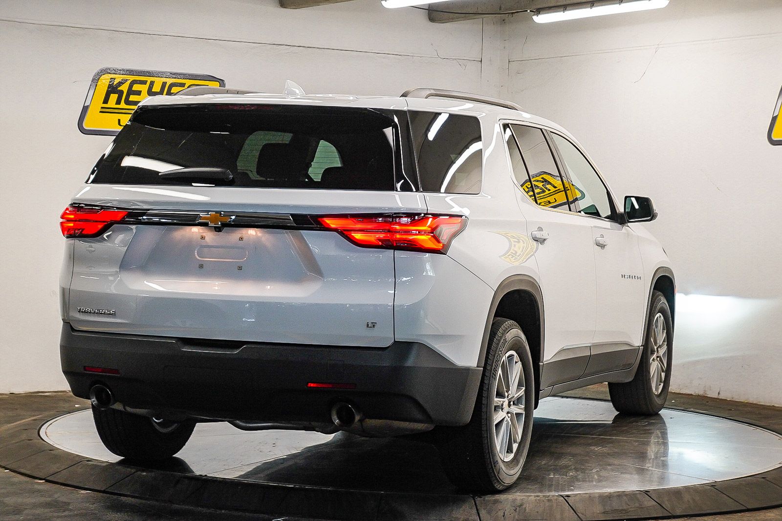 Thumbnail: 2023 Chevrolet Traverse - 4