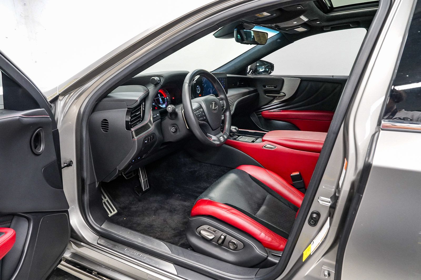 Thumbnail: 2022 Lexus LS - 17