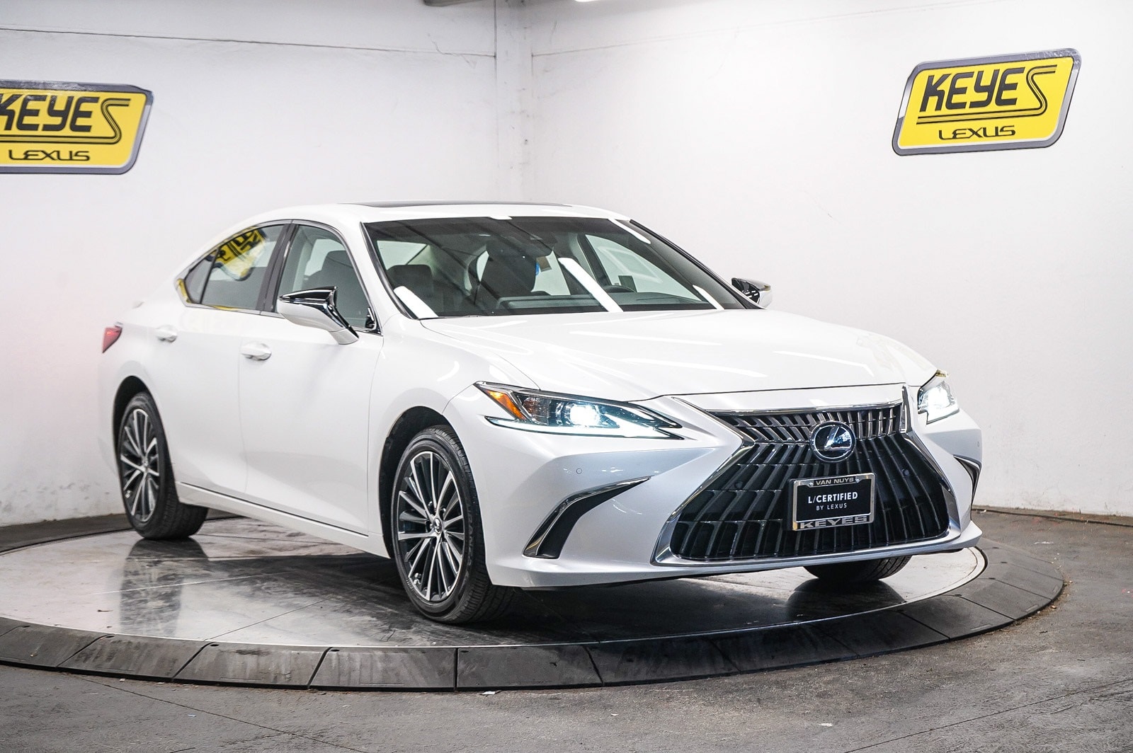 Thumbnail: 2025 Lexus ES - 5