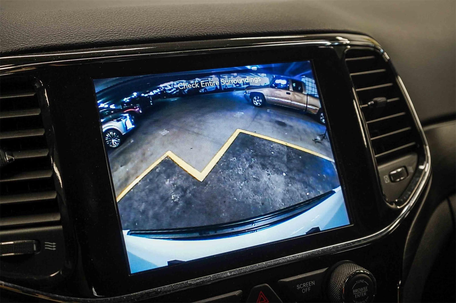 Thumbnail: 2022 Jeep Grand Cherokee - 25