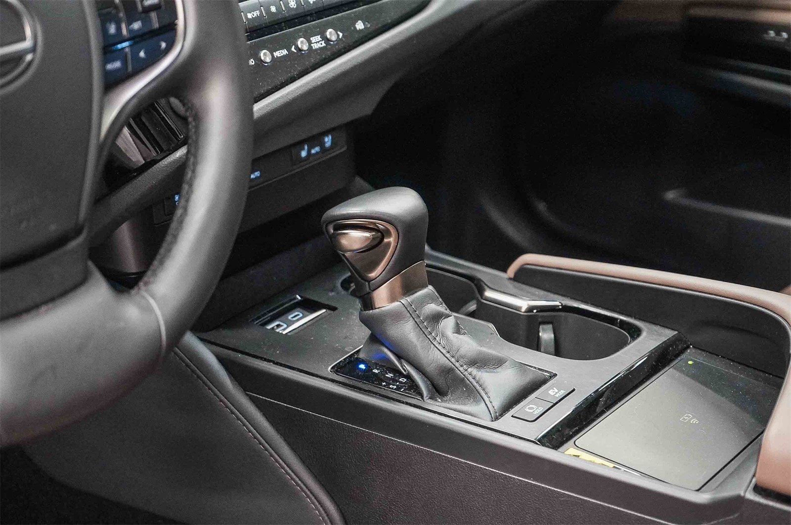 Thumbnail: 2025 Lexus ES - 23