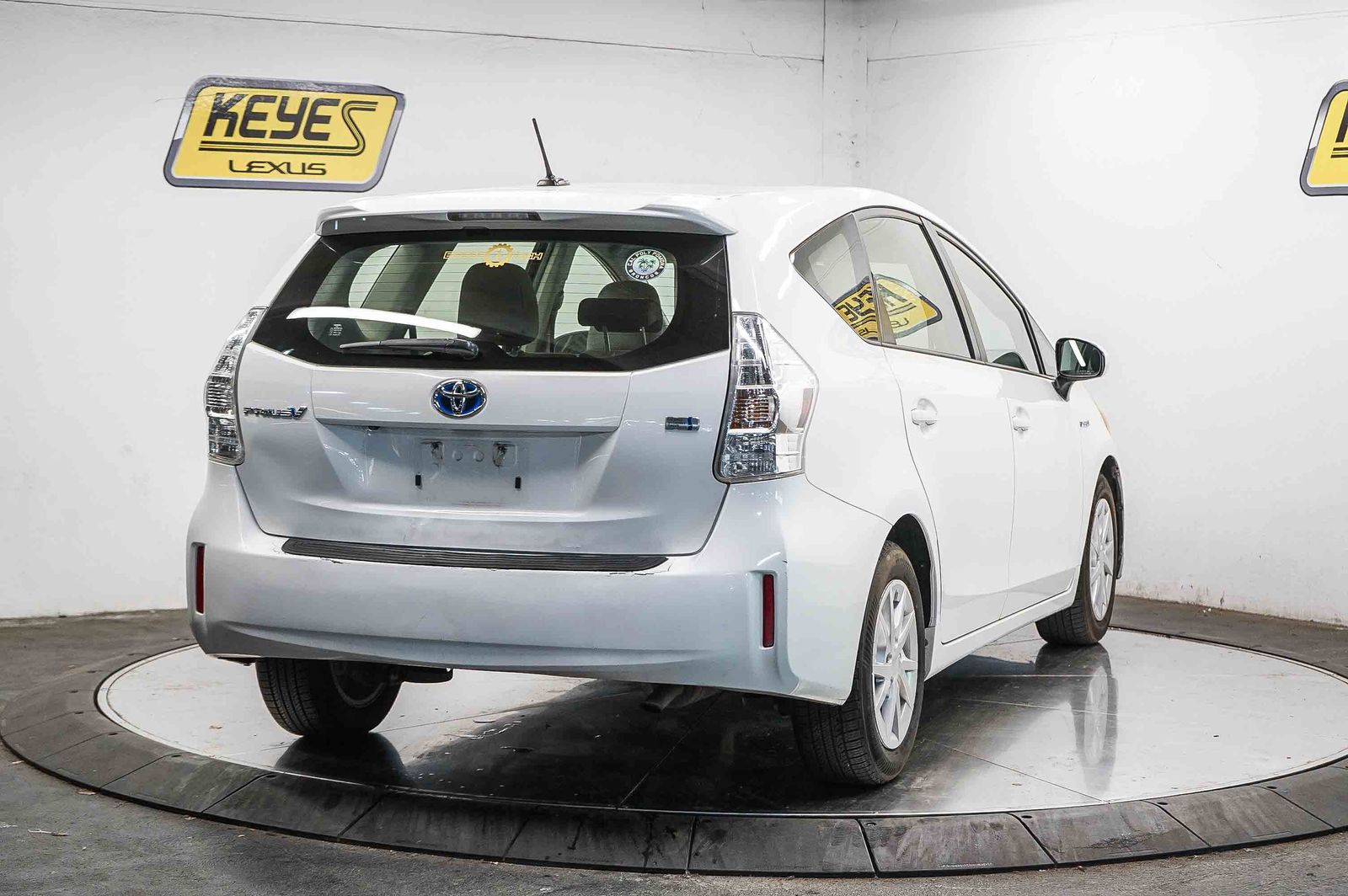 Thumbnail: 2012 Toyota Prius v - 4