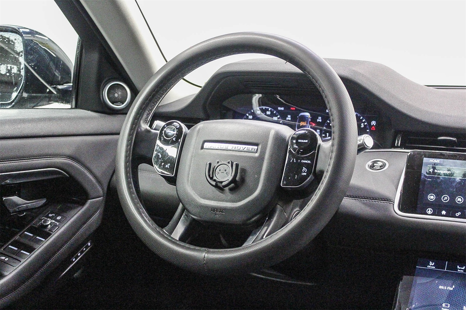 Thumbnail: 2020 Land Rover Range Rover Evoque - 16