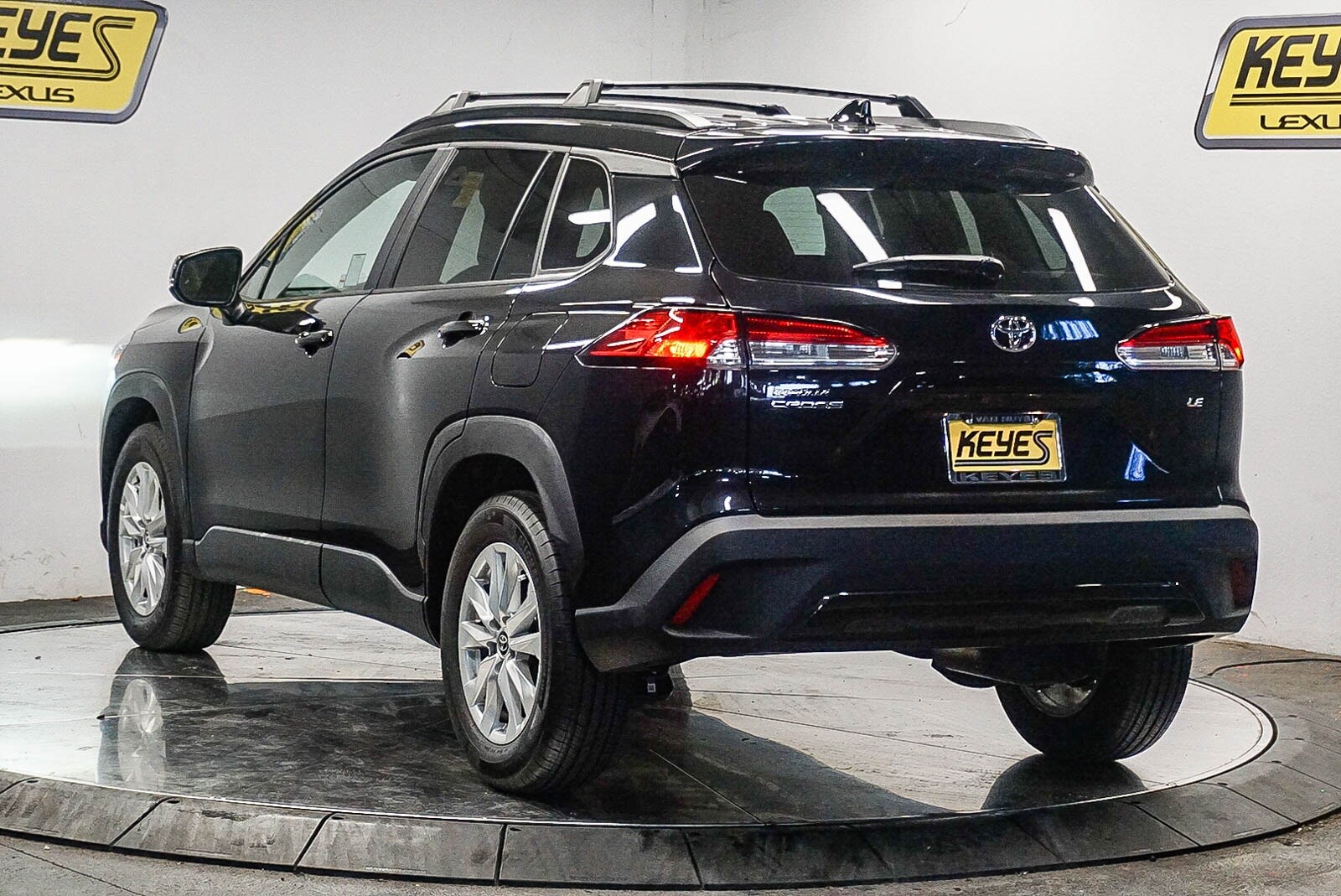 2024 Toyota Corolla Cross LE photo 2