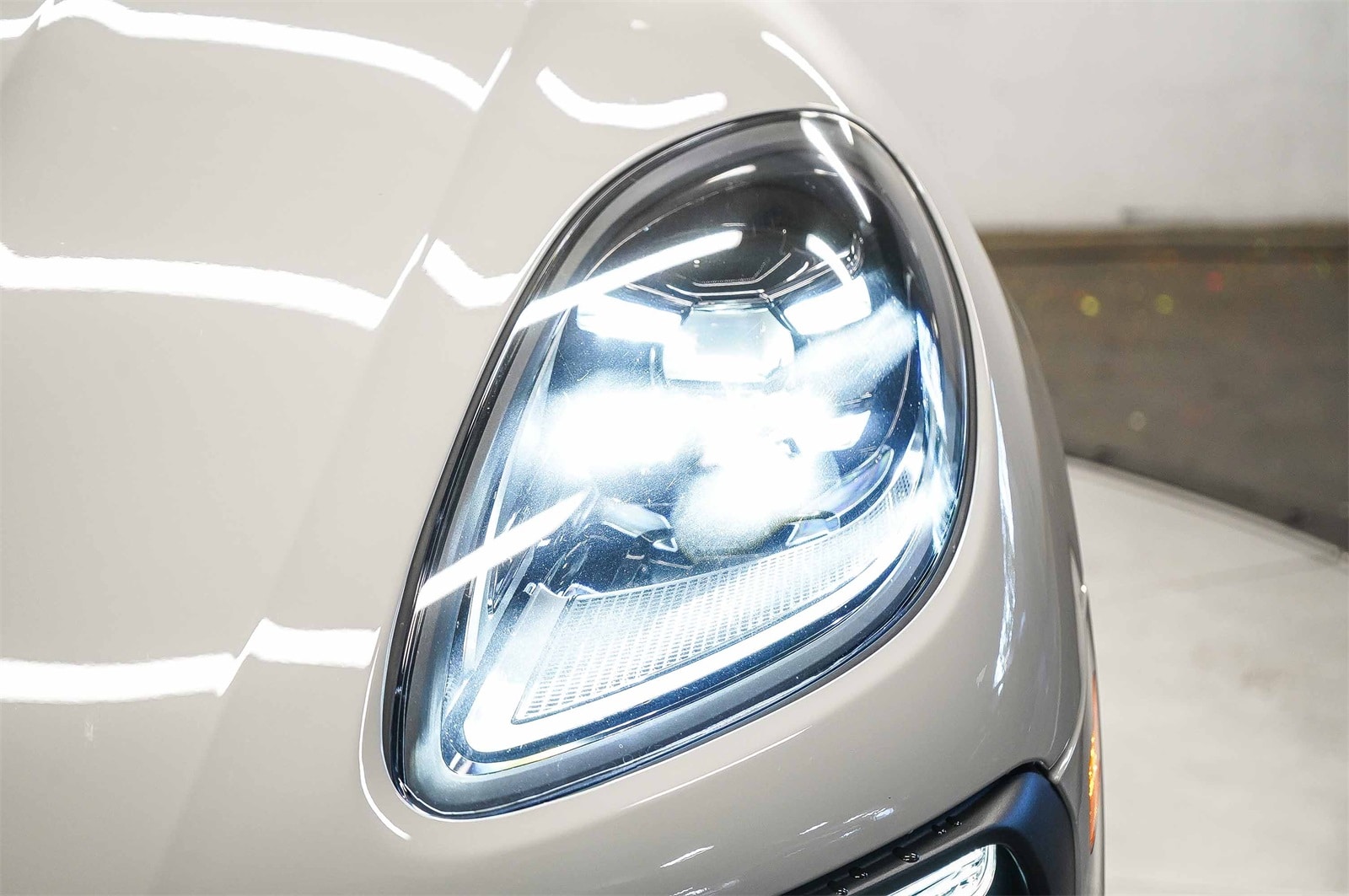 Thumbnail: 2023 Porsche Macan - 7