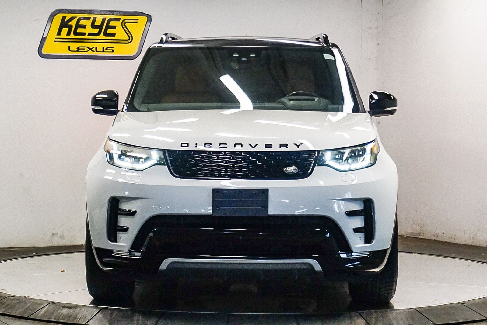 Thumbnail: 2019 Land Rover Discovery - 6