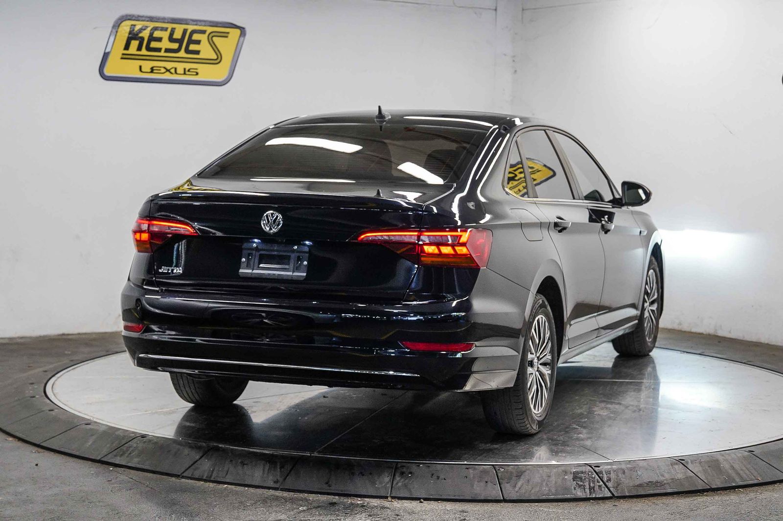Thumbnail: 2019 Volkswagen Jetta - 3