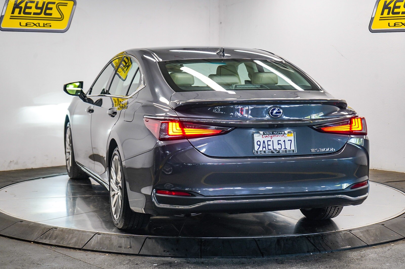Thumbnail: 2022 Lexus ES - 2