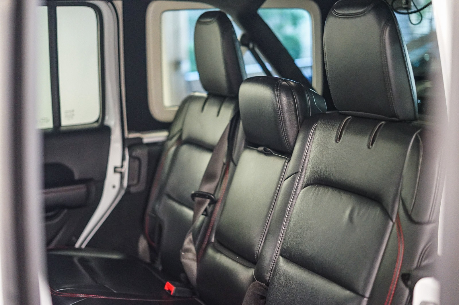 Thumbnail: 2018 Jeep Wrangler - 17