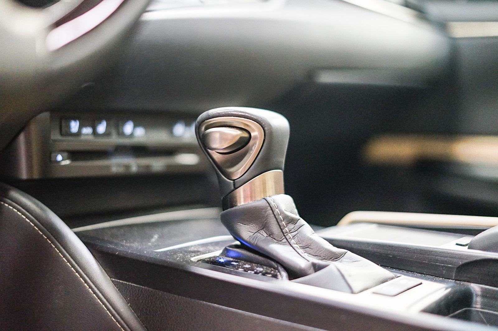 Thumbnail: 2020 Lexus ES - 22