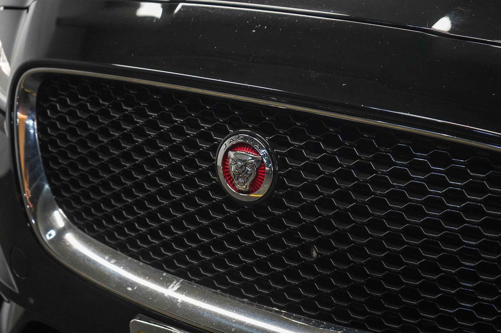 Thumbnail: 2017 Jaguar F-Pace - 8